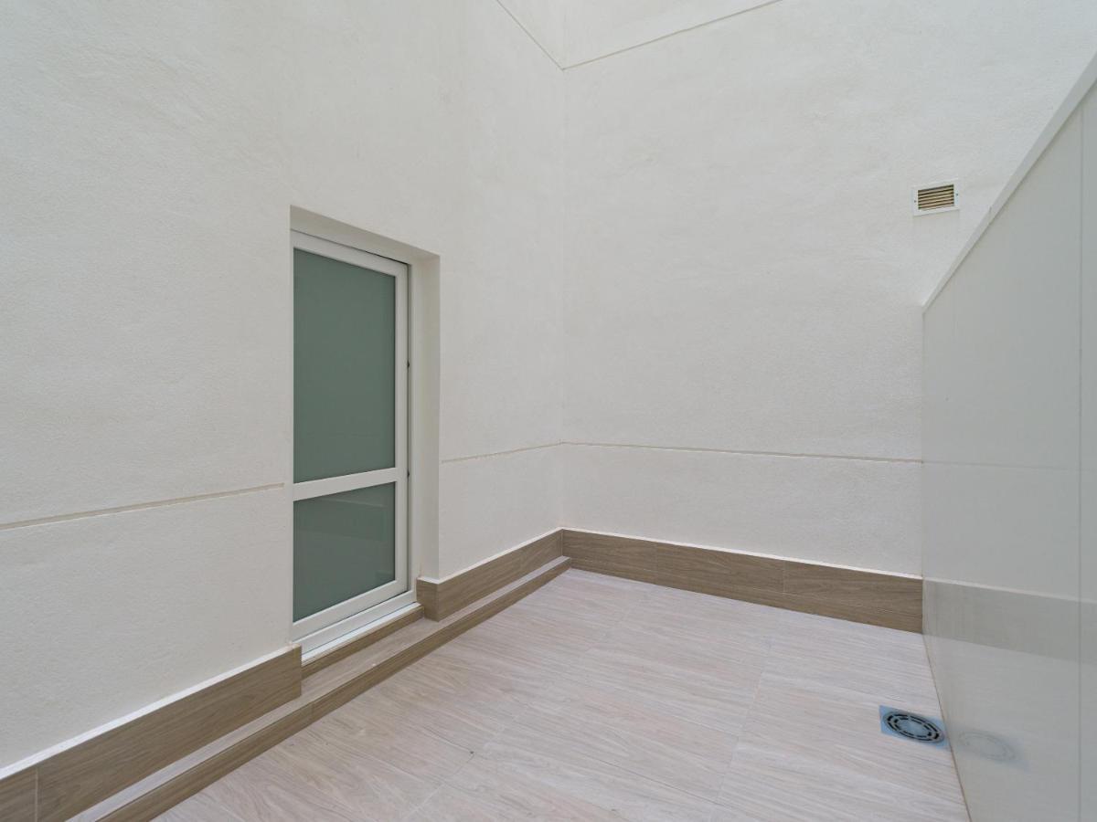 لاس بالماس دي غران كاناريا Homeforguest Modern Apartment In Las Canteras With Parking المظهر الخارجي الصورة